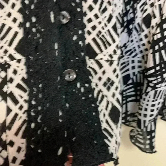 Joseph Ribkoff opaque, lightweight, flowy, feminine black and ivory  blouse - Picture 5 of 6